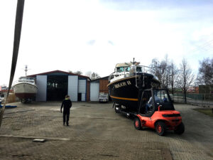 hennings yacht vertrieb historie uebernahme des nachbargelaendes